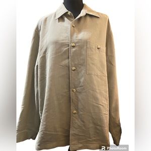 Men’s casual button down shirt
